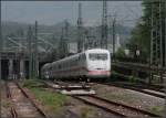 Zugdurchfahrt - 

Ein ICE 1 im Bahnhof Stuttgart-Bad Cannstatt. 

27.04.2011 (M)