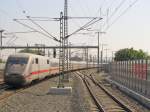 DB 401 052-6  Hanau  als umgeleiteter ICE 279 von Berlin Hbf (tief) nach Basel SBB, am 03.07.2013 in Erfurt Hbf.