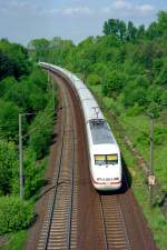 401 xxx als ICE 926 (Regensburg–Kln–Kiel) am 17.05.2004 zwischen Jesteburg und Maschen