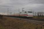 Nachschuss auf 401 581-4  Interlaken  als er am 03.01.2014 als ICE 275 (Berlin Ostbahnhof - Interlaken Ost) fuhr. Hier nördlich von Müllheim (Baden) beim Weinort Hügelheim.