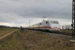 Hier der 401 586-3 am 03.01.2014 als ICE 278 (Interlaken Ost - Berlin Ostbahnhof) nördlich von Müllheim (Baden) bei Hügelheim.