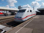 Hier ein ICE 1 (Br401) in Hannover Hbf an einem sonnigen Sonntag im September 2017.