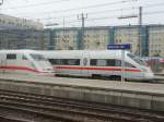 Mal ein etwas anderes Bahnbild. Die BR 401 060-9 und ICE-T BR 411 im Bahnhof Mnchen Hbf. Aufgenommen am 06.06.07