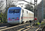 BR 401, ICE 1 hinterer Triebkopf durch Brühl - 19.12.2019
(Standort wie schon öfters erwähnt, öffentliche Straße  Am Vogelpark 13  in Brühl).