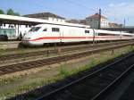 Der ICE 1 (401 562-4) von Wien nach Hamburg bei der einfahrt in Regensburg HBF am 14.08.2007 .