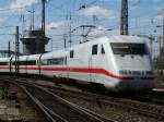 Ausfahrt eines ICE-1 (Br.401 520-0) aus dem Bahnhof Mnchen Hbf. Aufgenommen am 15.August 2007