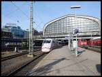 ICE 1 Steht Mit ICE 913 Im Bahnhof Hamburg-Hbf Ziel Ist Berlin-Sdkreuz.Rechts Im Bild BR 218 Mit Der RB Nach Lbeck-Hbf 03.02.08