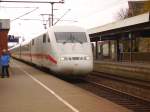 Ein ICE 1 fhrt durch Elmshorn.