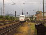 Am 29.06.2005 ist ein ICE 1 bei der Einfahrt des Hbf Aschaffenburg.