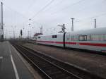 ICE 890  Plattling  steht hier in Leipzig Hbf wo er in wenigen Minuten die Fahrt nach Hamburg-Altona aufnimmt und dort endet.Aufgenommen am 06.04.2012