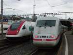 DB ICE BR 401 und SBB ICN RABDe 500 am 28.12.02 in Zrich HB