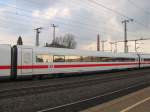 DB 802 833-4  Gelnhausen  (93 80 5802 833-4 D-DB) im ICE 880 von Mnchen Hbf nach Hamburg-Altona, am 04.04.2012 in Fulda.