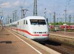 Bild 073:
Am 02.05.2015 zieht 401 052-5 den ICE-Tz 0152  Hanau  als ICE 1028 Nürnberg-Hamburg in den Dortmunder Hbf.