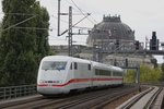 DB ICE 401 am Hackescher Markt in Berlin, August 2016.
