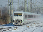 Da hat jemand die  Fresse voll  (mit Schnee) - ICE 402 130 im Februar 2021 bei der schnellen Durchfahrt durch das Bahnhofsareal in Wanne-Eickel.