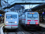 ICE2 (402 033-5) & IC2 (geschoben von 146 577-2) beim abendlichen Halt am Hauptbahnhof Wuppertal.