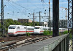 Zwei ICE 2 in Köln-Deutz, kurz vor der Auffahrt zur Hohenzollernbrücke - 12.07.2022