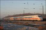 Am kalten Morgen des 30.12.2008 ist 402 016  DESSAU  als ICE 545 von Aachen Hbf nach Berlin-Ostbahnhof unterwegs und wird bei Bochum-Ehrenfeld auf den Chip gebannt.