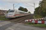 Am Bahnhübergang in Gubberath ist am Sonntagmorgen der 402 029-3 Templin auf dem Weg nach Mönchengladbach.