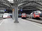 Gleich 3 verschiedene Züge warteten am 30.11 im Kölner HBF auf Fahrt.