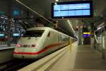 Dann werde ich einmal die Ansage machen:  „Am Gleis 7 ist bereitgestellt der ICE 850 nach Oldenburg in Oldenburg über Stendal, Wolfsburg, Hannover.