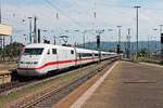 Einfahrt am 06.08.2015 von 402 045-9/401 505-3  Offenbach am Main  wie am Tag zuvor als ICE 70 (Basel SBB - Hamburg Altona) in Basel Bad Bf auf Gleis 4 in Richtung Norden.