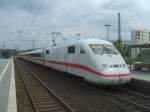 ICE 2  Dessau  hier der Triebkopf 402 016-0 im Schub,  von Kln/Bonn-Flughafen nach Berlin Ostbahnhof beim Kurzhalt  in Bochum Hbf.