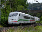 ICE 402 001 Ende Juli 2020 bei der Durchfahrt in Ennepetal. (Gruß zurück an das aufmerksame Bahnpersonal)
