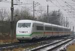 ICE Triebzug  Bonn  BR 402 / 808 008-7 vorn - 402 008-7 hinten - kurz vor dem Bf Züssow - 19.01.2021