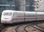 Hier sehen wir den vorderen Zugteil eines ICE2 Doppeltraktion aus Kln Hbf und Kln/Bonn Flughafen.