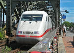 ICE 2 auf der Hohenzollernbrücke in Köln - 12.07.2022