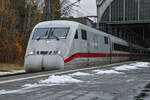 D-DB 402 024-4 (TZ 224) (Saalfeld (Saale)) fuhr am 24.11.2025 als ICE 681 durch den ersten Schnee des Winters 25/26 nach München Hbf (MH).