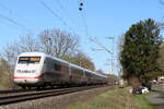 Der vermutlich letzte Frühling der Baureihe 402 hat begonnen, hier eilt der Triebzug mit dem Taufnamen Altenburg von der Nordsee seinem Zielbahnhof Köln entgegen. 
Sythen 7.4.2026