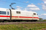 402 046-7 (ICE2 Triebkopf an einer ICE Garnitur) s�dlich von Twistringen nach Osnabr�ck auf der Rollbahn. 26.4.26