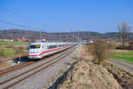 ICE 584/784 (M�nchen Hbf	- L�beck Hbf/Hamburg-Altona) bei Oberdachstetten Richtung W�rzburg, 28.03.2022
