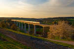 ICE 631/681 (Bremen Hbf / L�beck Hbf - M�nchen Hbf) im Abendlicht bei Emskirchen, 20.04.2022