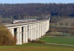 402 043 als ICE 1131 Berlin S�dkreuz - Saarbr�cken Hbf am 21.Januar 2026 auf der Auetalbr�cke bei Kreiensen