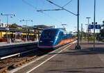 Der futuristisch und sehr modern aussehende „Xoker“, aber doch 30 Jahre alte, ehemalige ICE 2 Triebkopf 402 033-5 (93 80 5402 033-5 D-PROBA) mit dem Steuerwagen 808 033-5 (93 80 5808 033-5