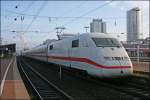 402 029  Bielefeld  fhrt als ICE 547, von Kln/Bonn Flughafen nach Berlin Ostbahnhof, in Dortmund Hauptbahnhof ein. (01.01.08)
