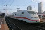 402 029  Bielefeld  fhrt als ICE 547, von Kln/Bonn Flughafen nach Berlin Ostbahnhof, in Dortmund Hauptbahnhof ein.