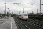 ICE 847, von Dsseldorf nach Berlin Ostbahnhof, fhrt am Haltepunkt Bochum-Ehrenfeld dem nchsten Halt Bochum Hbf entgegen.