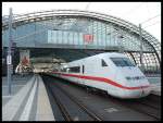 ICE 2 Kommend Vom Bahnhof Berlin-Ostbahnhof Steht Im Bahnhof Berlin-Hbf Zur Abfahrt Bereit 22.09.07