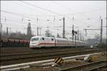 402 020  Meiningen   legt sich als InterCityExpress (ICE) 644, von Berlin Ostbahnhof nach Kln/Bonn Flughafen, bei Ehrenfeld in die Kurve.