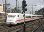 Ein ICE 2 verlsst Kln Hbf in Richtung Bonn am 12.07.2008.