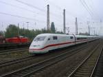 ICE2  Cottbus/Chosebuz  TK 402 003-8 /Steuerwagen 808 003-8 als ICE 944 von Berlin Ostbahnhof nach Dsseldorf Hbf., Beschleunigung in Bochum Ehrenfeld.(16.09.2008)