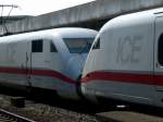 Zwei ICE 2 ( Essen) und unbekannt) stehen am 31.7.2008 zur Abfahrt nach Kln/Dsseldorf in Hannover Hbf bereit.