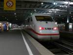 Was macht ein ICE wenn er sein Ziel erreicht hat? Er ruht sich aus! ICE 2 beim Ausruhen im Hbf Mnchen, 6.4.2009