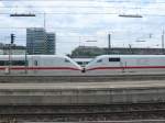 ICE 2 (Tz 231)  Brandenburg an der Havel  und ICE 2 (Tz 244)  Koblenz  kssen sich im Mnchener Hbf, 6.6.2099
