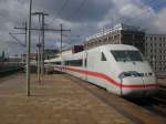 BR 402 (ICE 2) als ICE nach Kln im Bahnhof Berlin-Alexanderplatz.(11.4.2010)