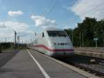 Ein ICE 2 bei der Einfahrt in Hannover Hbf am 14.8.2010